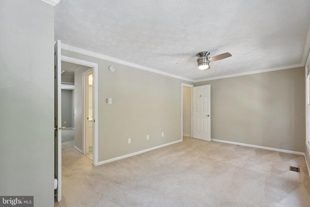 1511 TWISTED OAK DRIVE