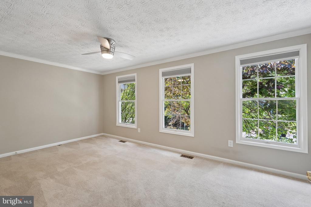 1511 TWISTED OAK DRIVE