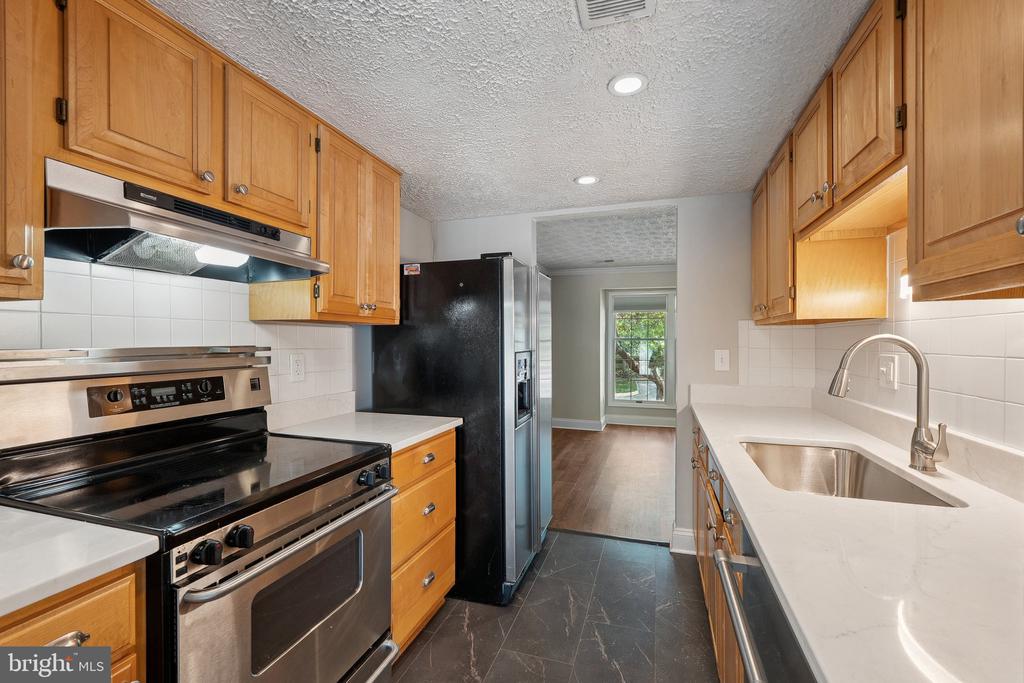 1511 TWISTED OAK DRIVE
