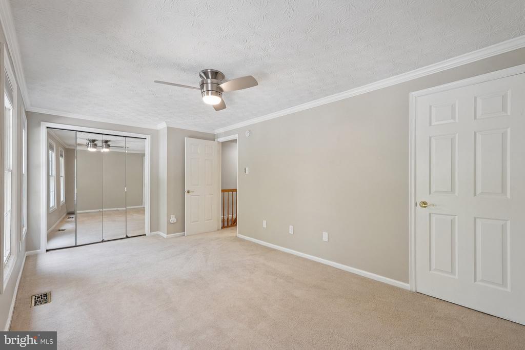 1511 TWISTED OAK DRIVE