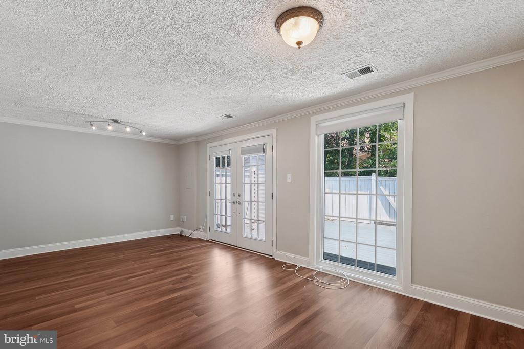 1511 TWISTED OAK DRIVE