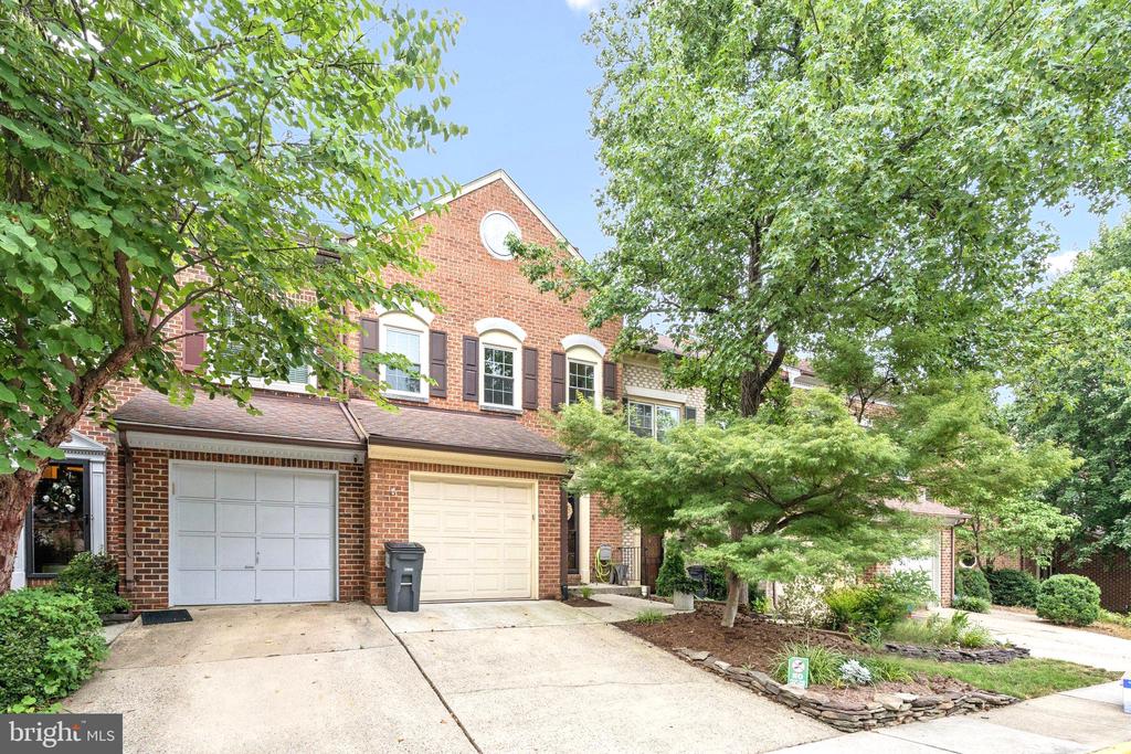 5875 WOODFIELD ESTATES DRIVE