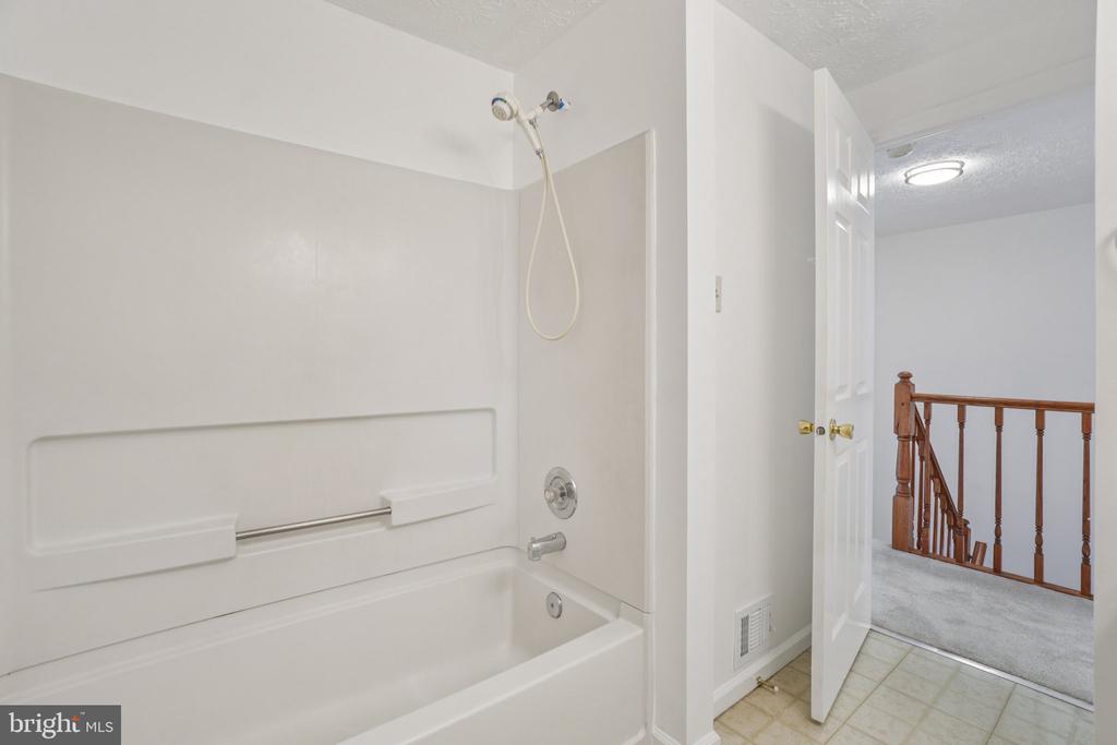 9157 SHEFFIELD HUNT COURT