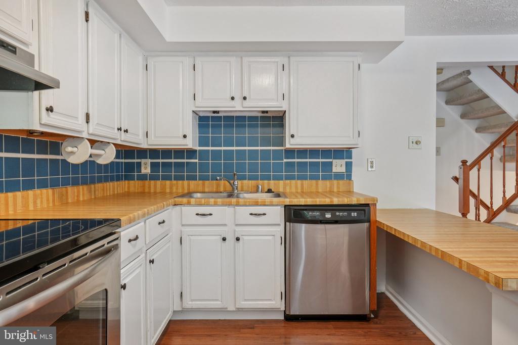 9157 SHEFFIELD HUNT COURT