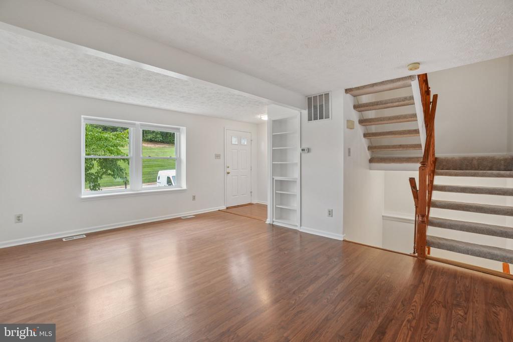 9157 SHEFFIELD HUNT COURT
