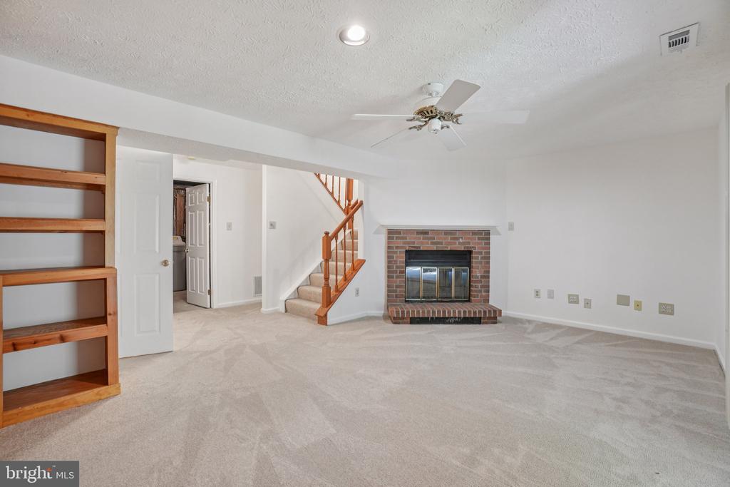 9157 SHEFFIELD HUNT COURT