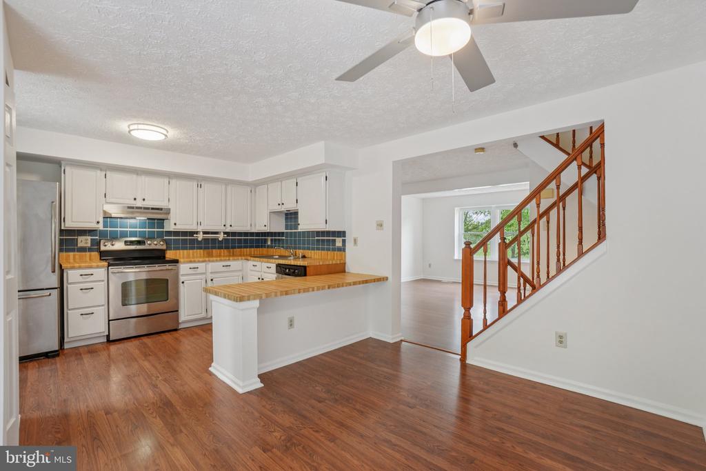 9157 SHEFFIELD HUNT COURT