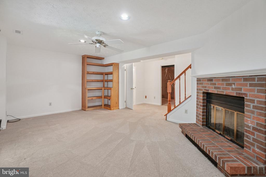 9157 SHEFFIELD HUNT COURT