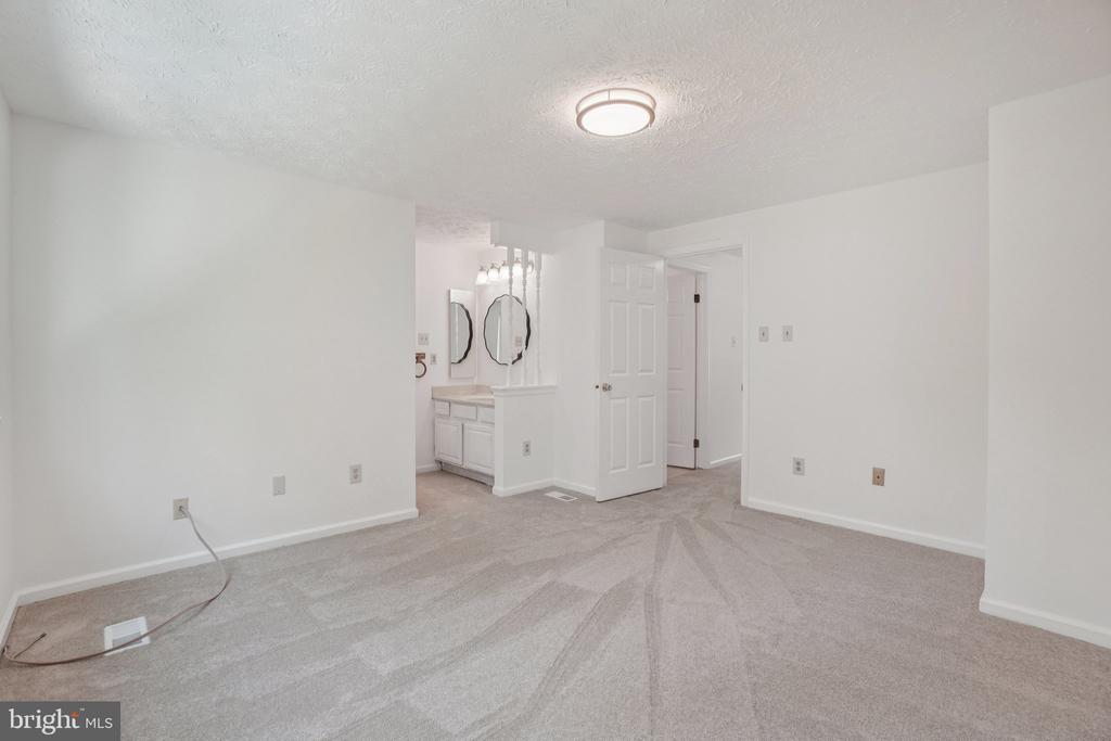9157 SHEFFIELD HUNT COURT