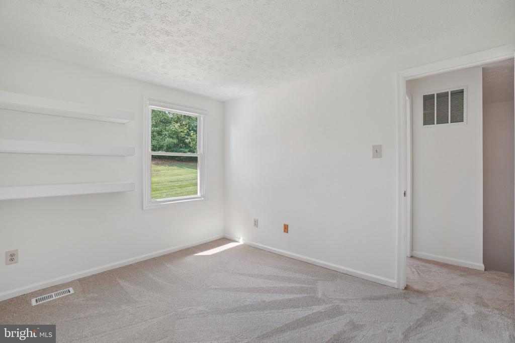9157 SHEFFIELD HUNT COURT