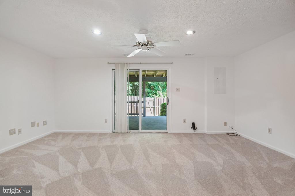 9157 SHEFFIELD HUNT COURT