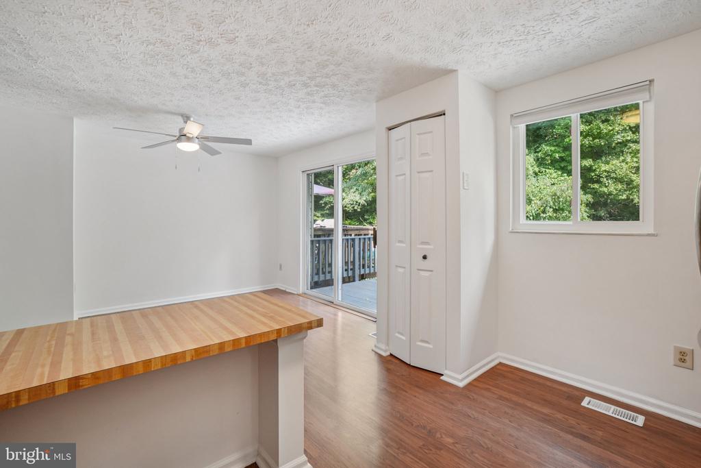9157 SHEFFIELD HUNT COURT