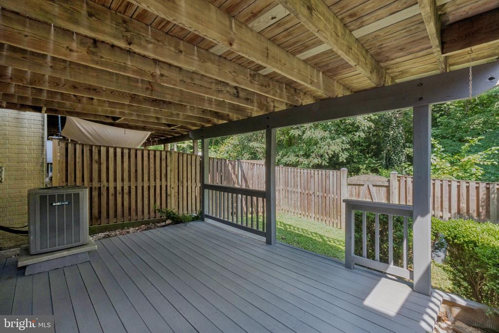 9157 SHEFFIELD HUNT COURT