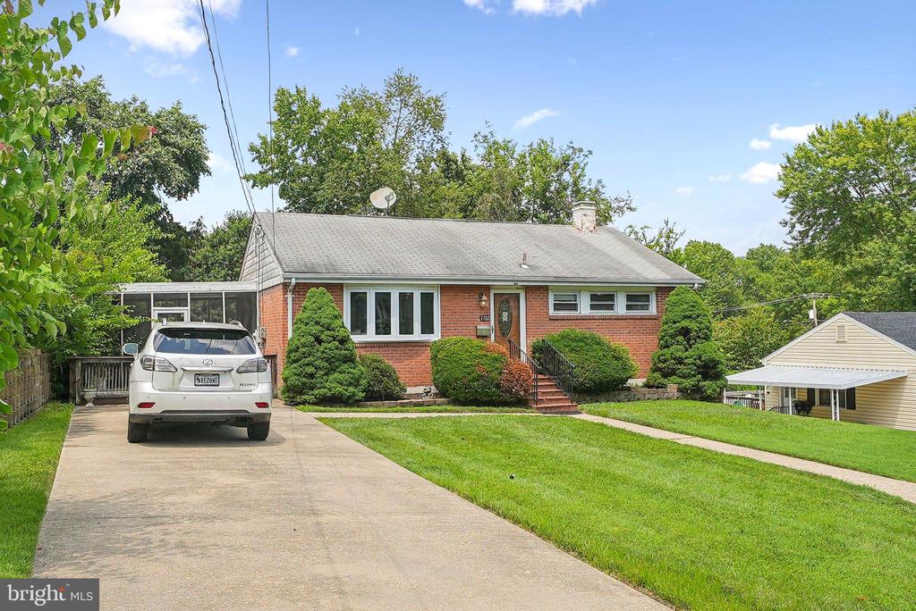 3702 HEATHER COURT