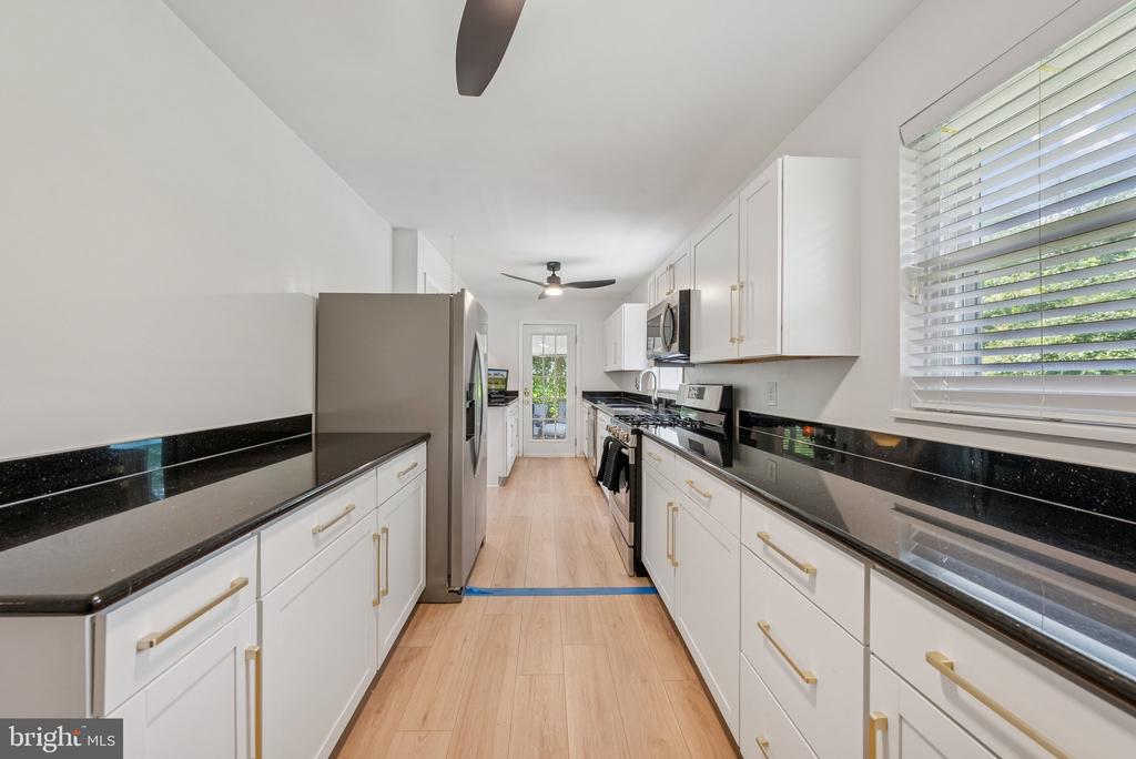 3702 HEATHER COURT