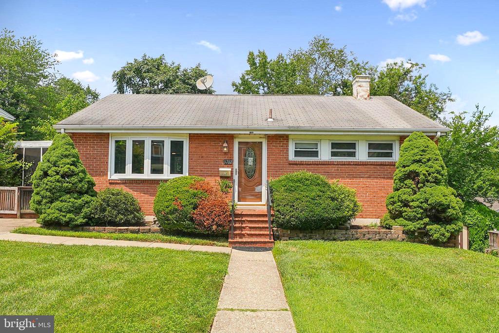 3702 HEATHER COURT