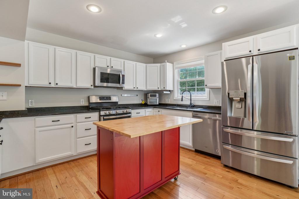 7009 HICKORY HILL ROAD