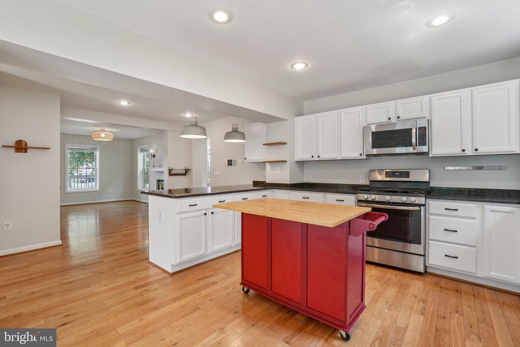 7009 HICKORY HILL ROAD