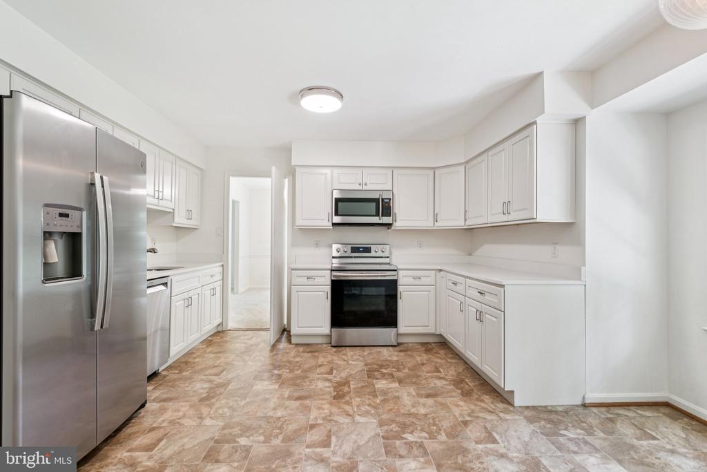 3714 CARRIAGE HOUSE COURT