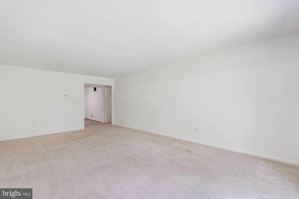 3714 CARRIAGE HOUSE COURT