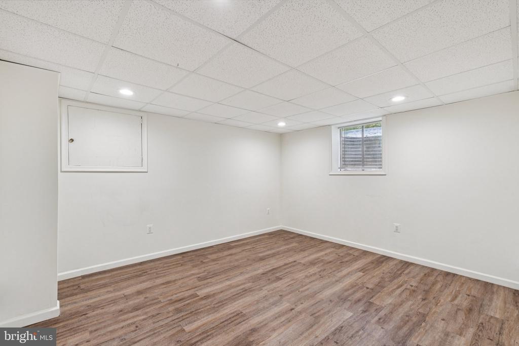 3714 CARRIAGE HOUSE COURT