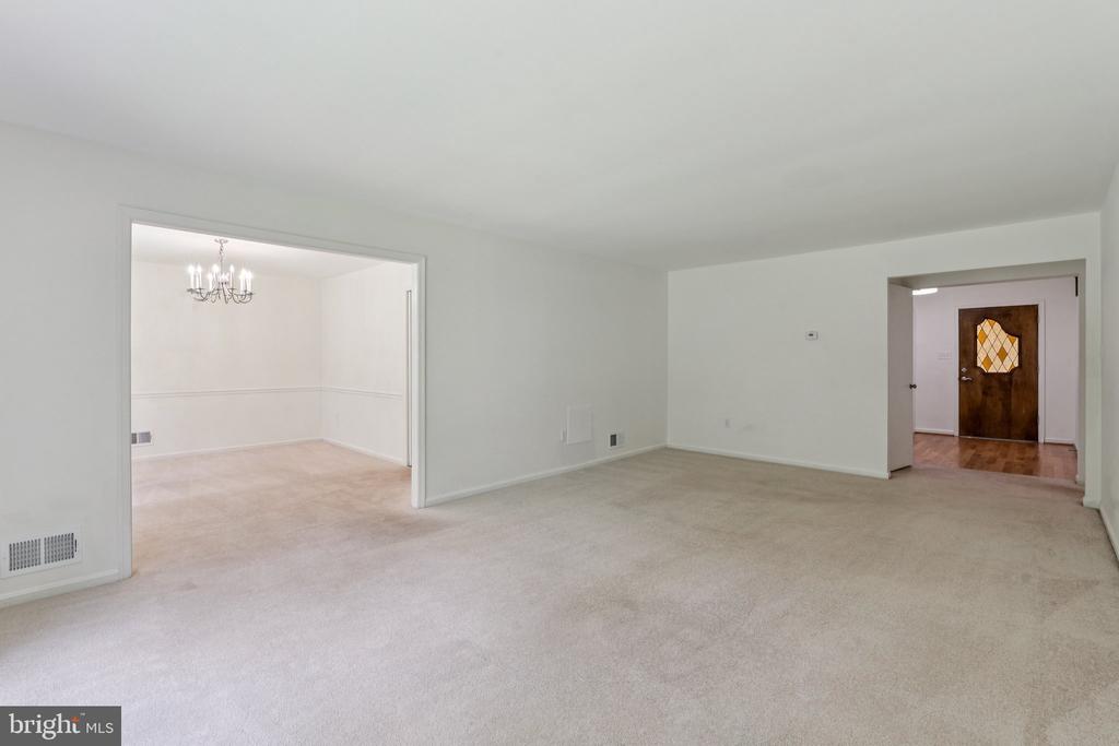 3714 CARRIAGE HOUSE COURT
