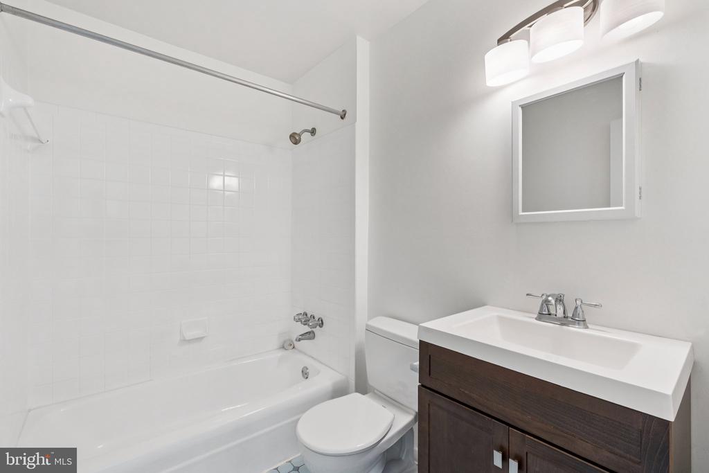 3714 CARRIAGE HOUSE COURT