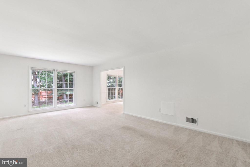 3714 CARRIAGE HOUSE COURT