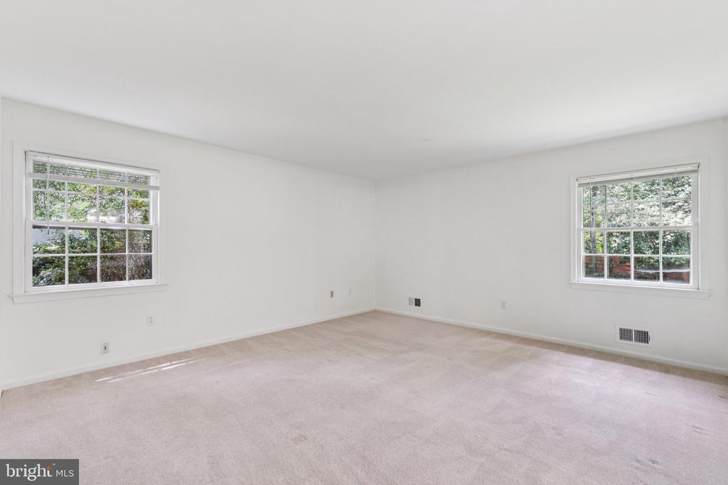3714 CARRIAGE HOUSE COURT