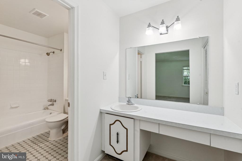 3714 CARRIAGE HOUSE COURT