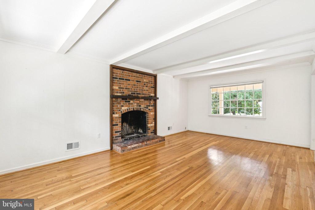 3714 CARRIAGE HOUSE COURT