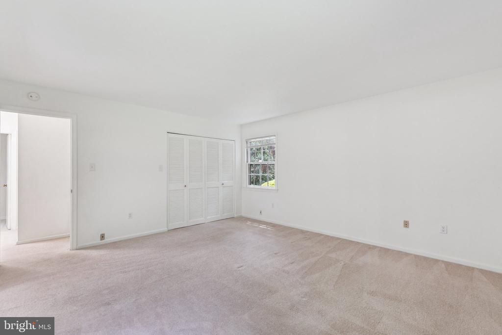 3714 CARRIAGE HOUSE COURT