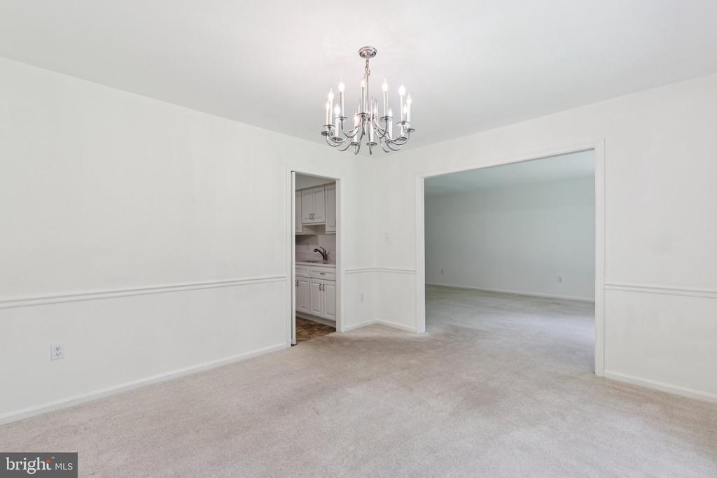 3714 CARRIAGE HOUSE COURT