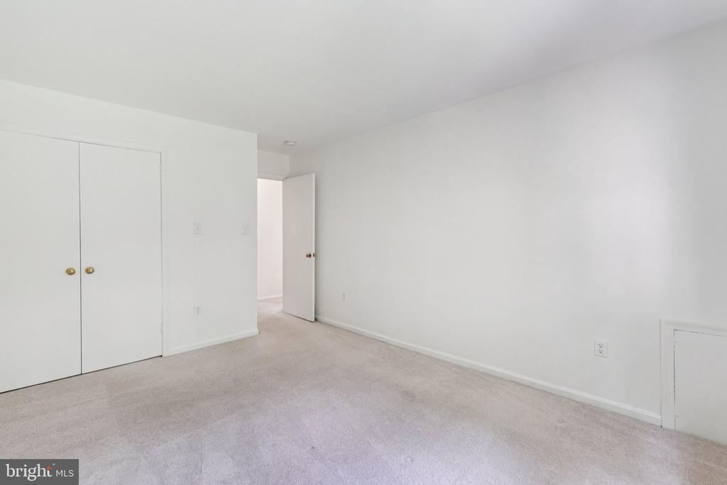 3714 CARRIAGE HOUSE COURT