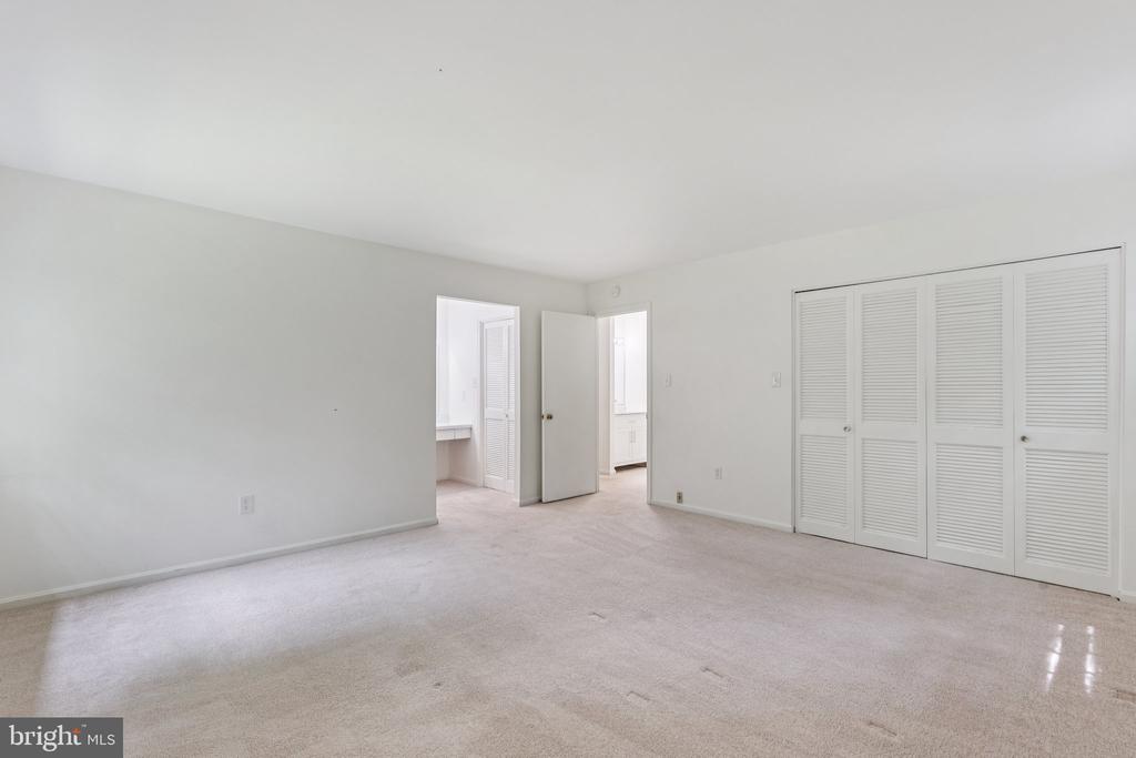 3714 CARRIAGE HOUSE COURT