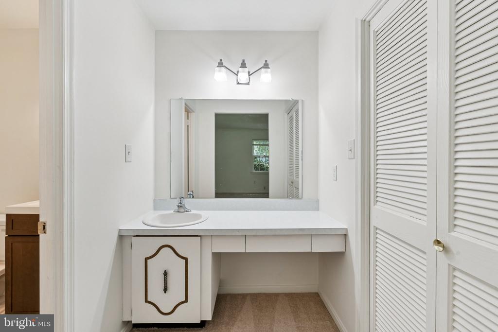 3714 CARRIAGE HOUSE COURT