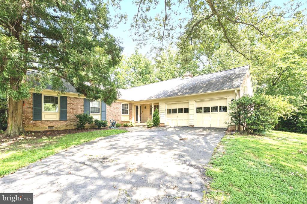3714 CARRIAGE HOUSE COURT