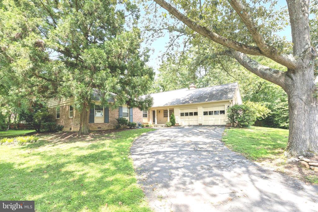 3714 CARRIAGE HOUSE COURT