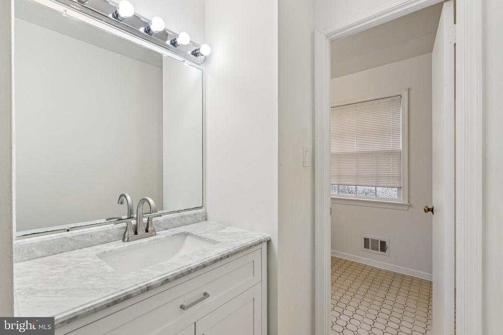 3714 CARRIAGE HOUSE COURT