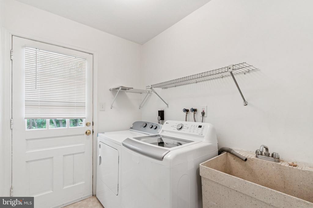 3714 CARRIAGE HOUSE COURT