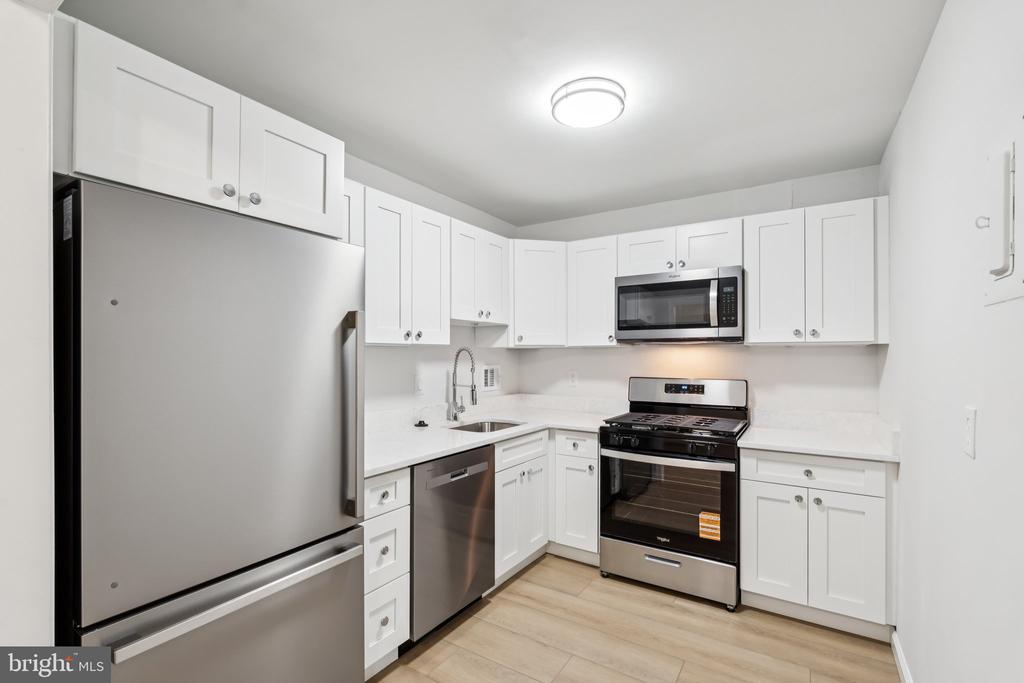6143 LEESBURG PIKE 305