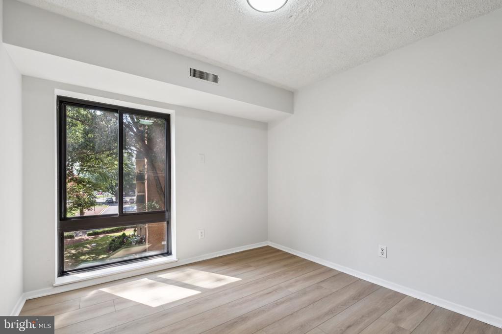6143 LEESBURG PIKE 305