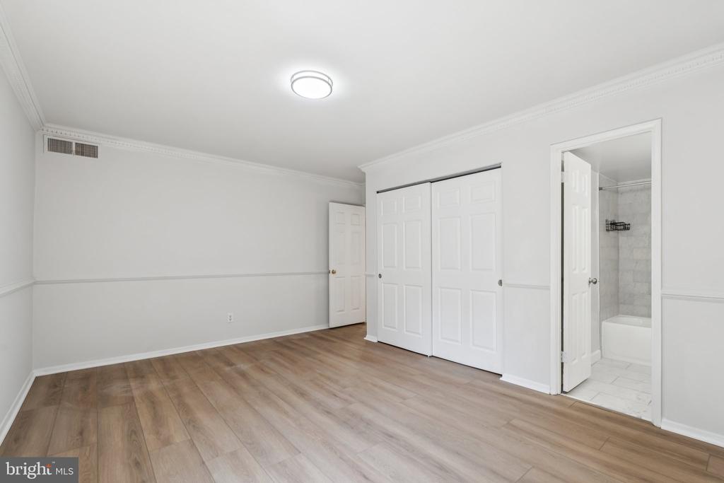 6143 LEESBURG PIKE 305