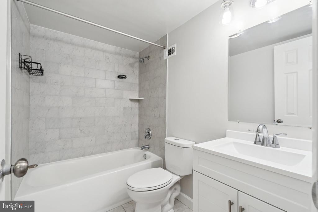 6143 LEESBURG PIKE 305