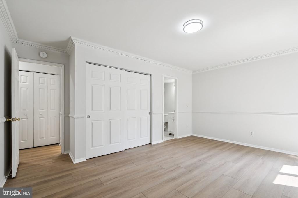 6143 LEESBURG PIKE 305