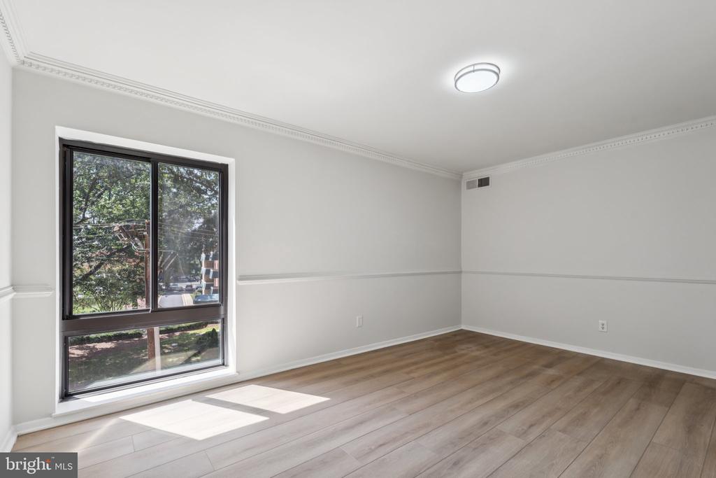 6143 LEESBURG PIKE 305