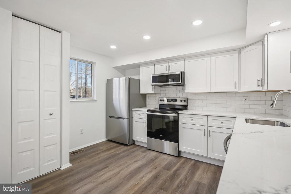 5205 PLEASURE COVE COURT