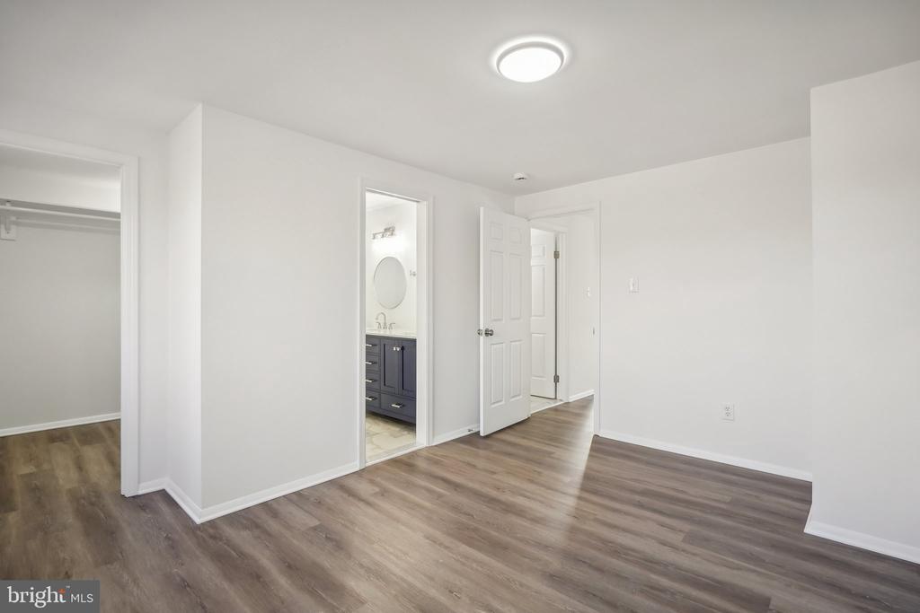 5205 PLEASURE COVE COURT
