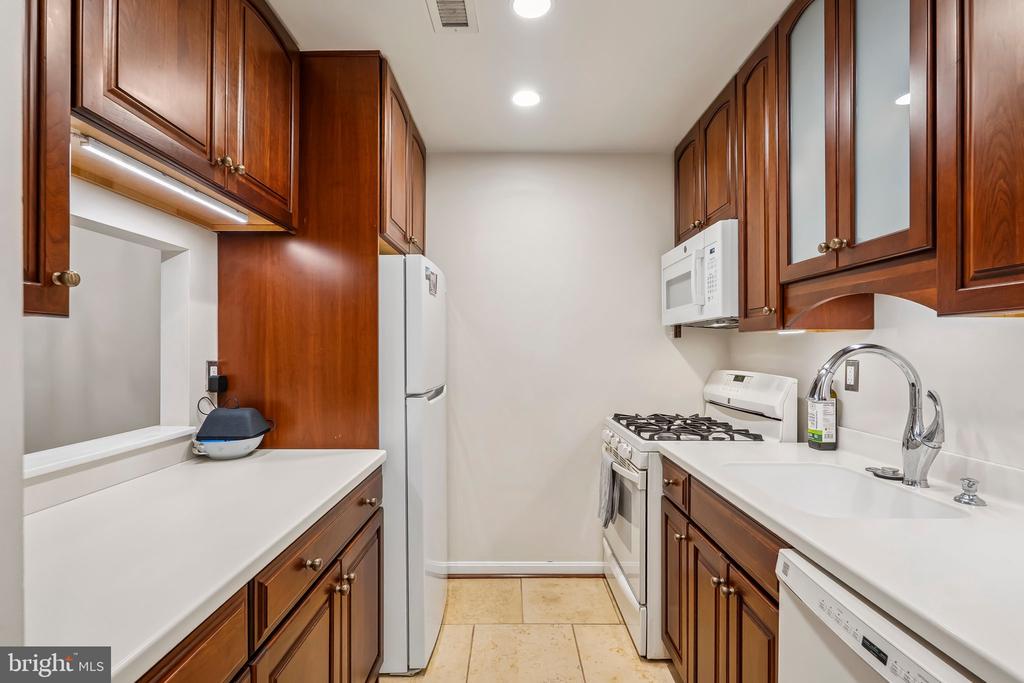 5900 COVE LANDING ROAD 302