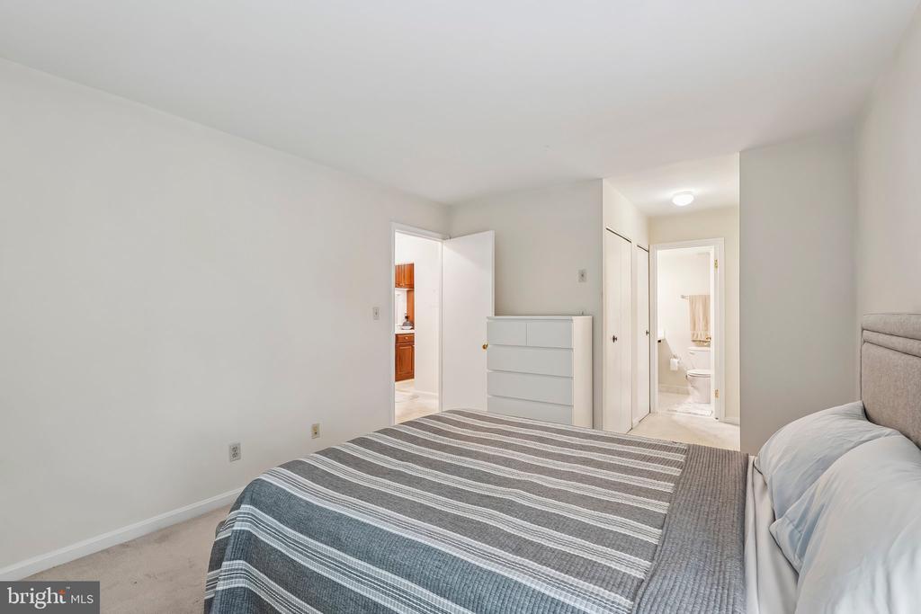 5900 COVE LANDING ROAD 302